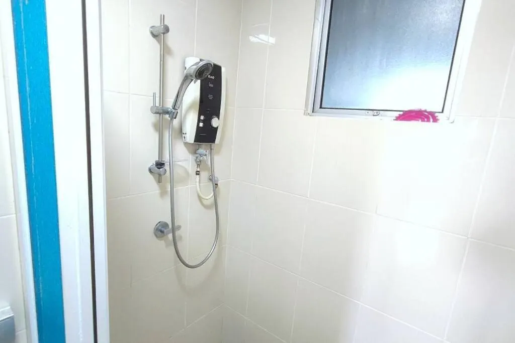 Yolo Budget Condo Kl Netflix Wifi Kuala Lumpur 0*,  Malesia