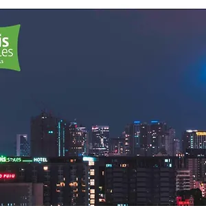 Ibis Styles Fraser Business Park Otel